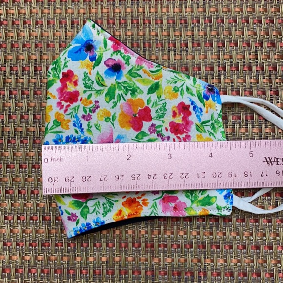 Beautiful Spring Flower Print Face Mask - Picture 3 of 5